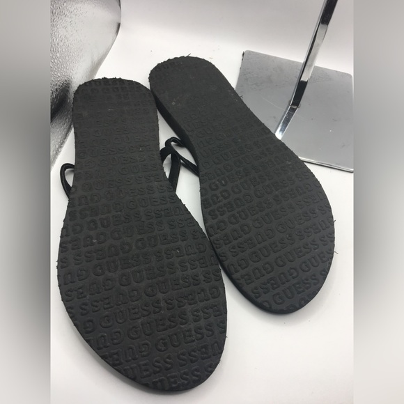 Guess Flip Flops - Picture 2 of 9